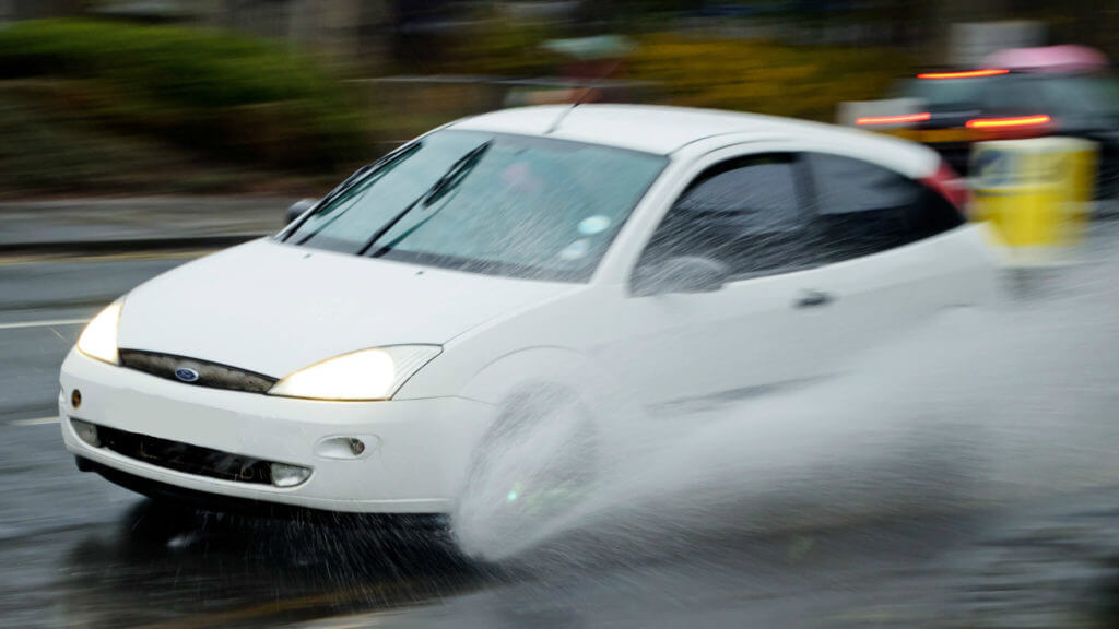 開車遇淹水怎麼辦